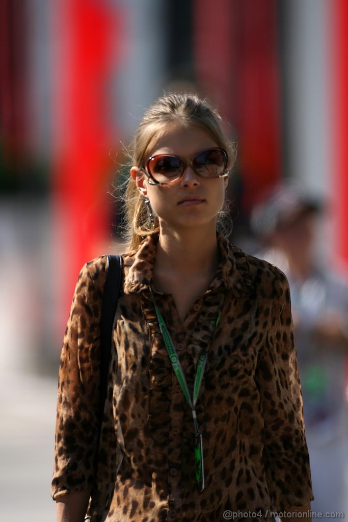 GP UNGHERIA, 28.07.2012- Ragazza in the paddock 