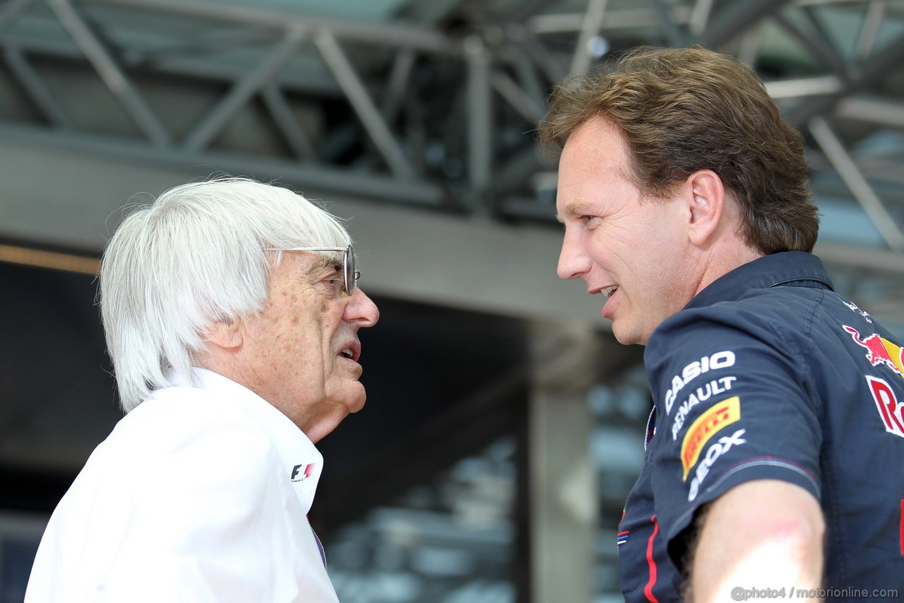 GP UNGHERIA, 28.07.2012- Bernie Ecclestone (GBR), President e CEO of Formula One Management e Christian Horner (GBR), Red Bull Racing, Sporting Director