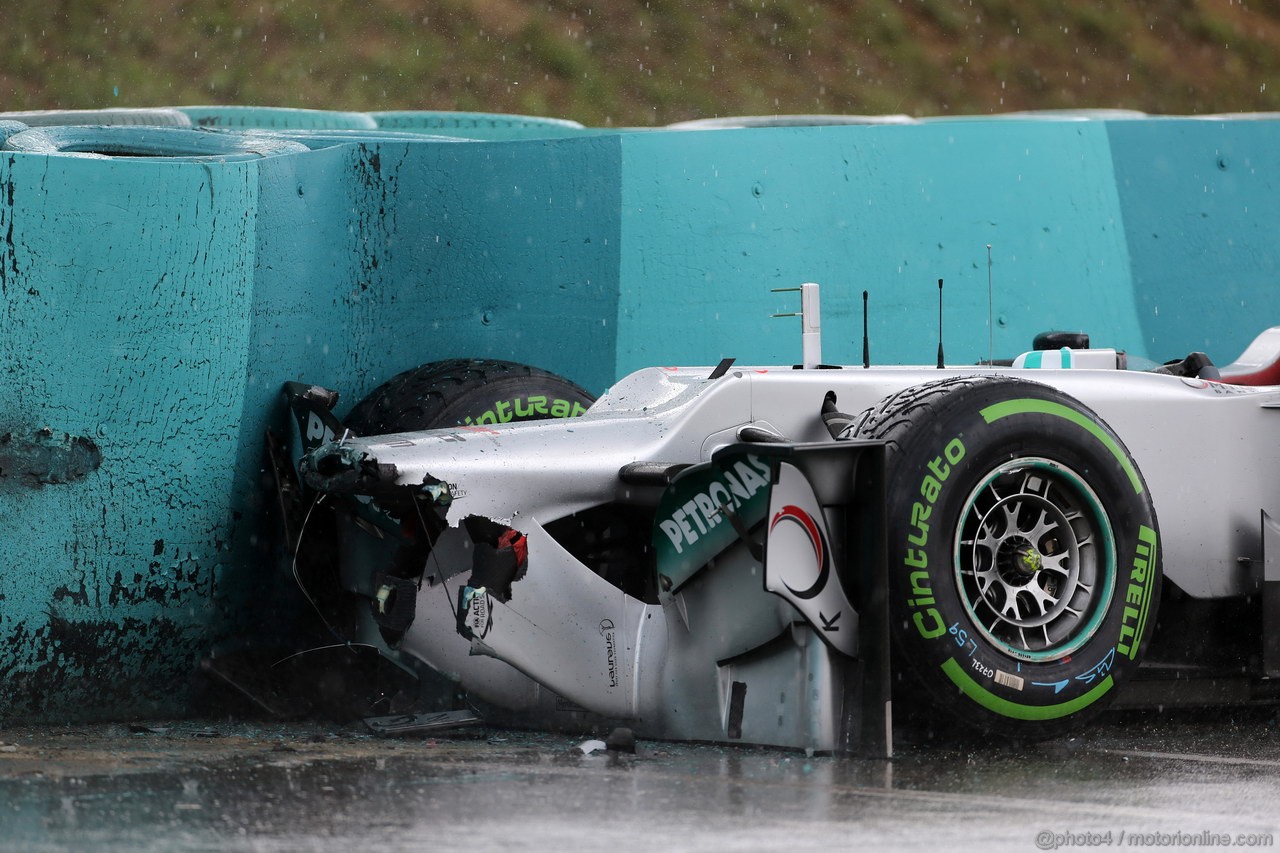 GP UNGHERIA, 27.07.2012- Prove Libere 2, Crash, Michael Schumacher (GER) Mercedes AMG F1 W03