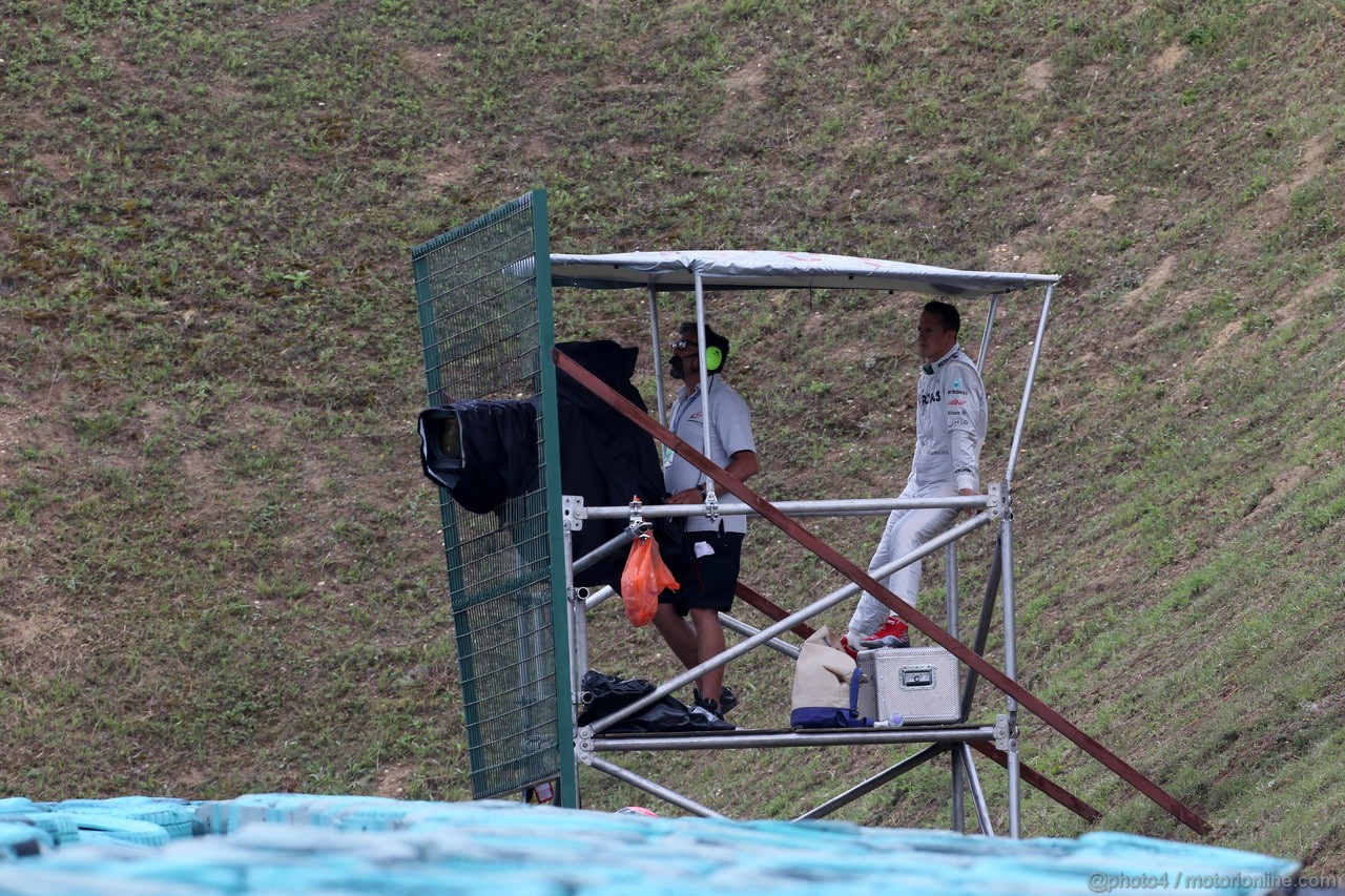 GP UNGHERIA, 27.07.2012- Prove Libere 2, Crash, Michael Schumacher (GER) Mercedes AMG F1 W03