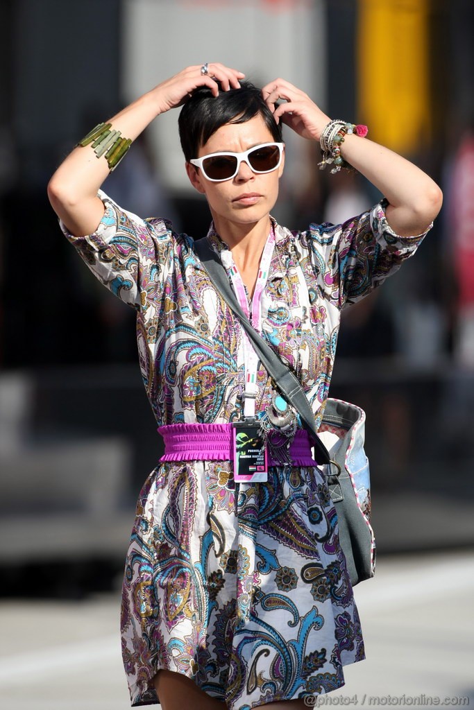 GP UNGHERIA, 27.07.2012- Ragazza in the paddock