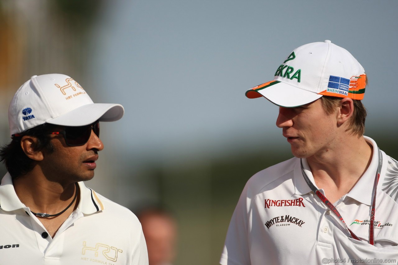 GP UNGHERIA, 27.07.2012- Narain Karthikeyan (IND) HRT Formula 1 Team F112 e Nico Hulkenberg (GER) Sahara Force India F1 Team VJM05 