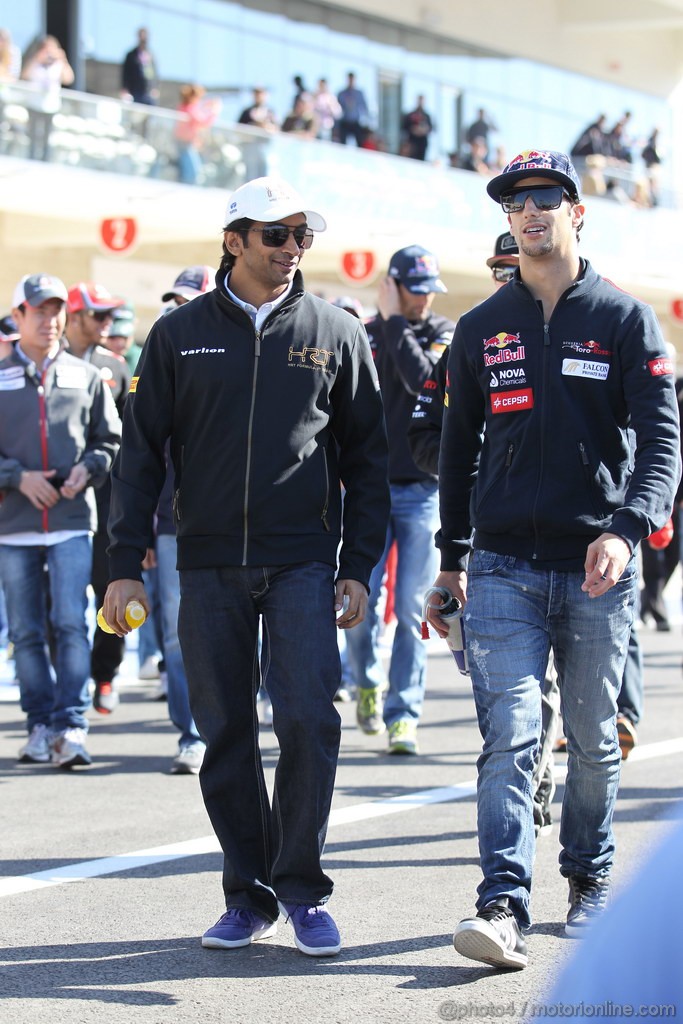 GP USA, 18.11.2012 - Daniel Ricciardo (AUS) Scuderia Toro Rosso STR7 e Narain Karthikeyan (IND) HRT Formula 1 Team F112