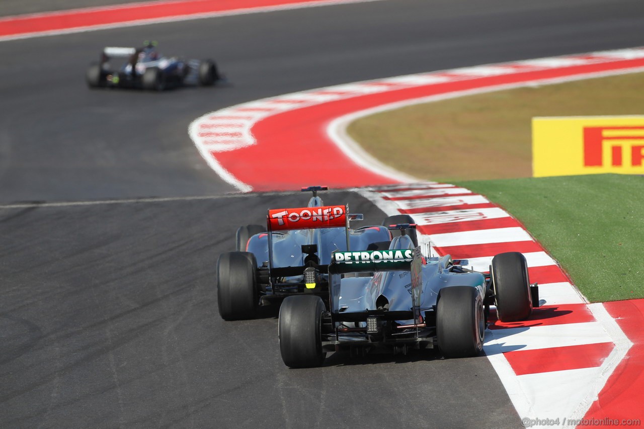 GP USA, 18.11.2012 - Gara, Jenson Button (GBR) McLaren Mercedes MP4-27 e Michael Schumacher (GER) Mercedes AMG F1 W03