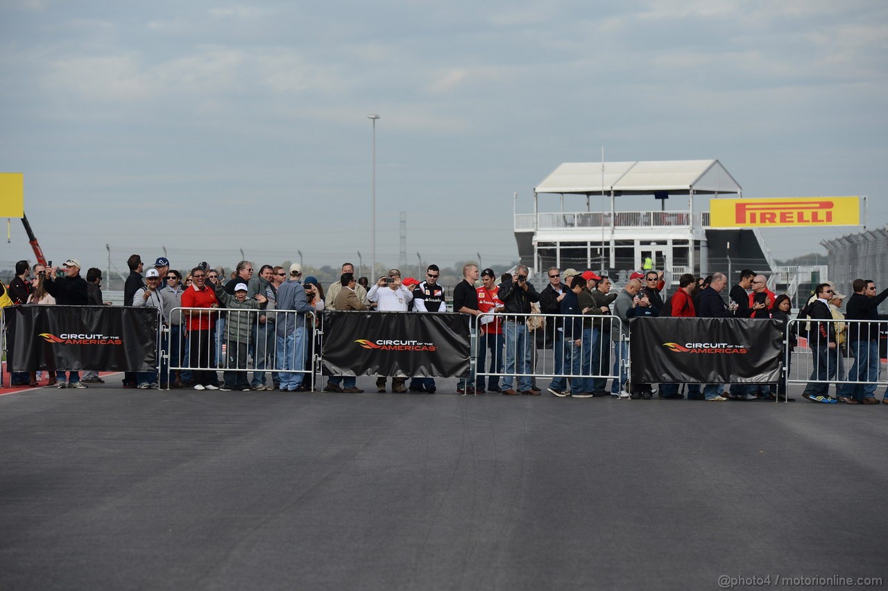 GP USA, 15.11.2012 - Fans in the pitlane