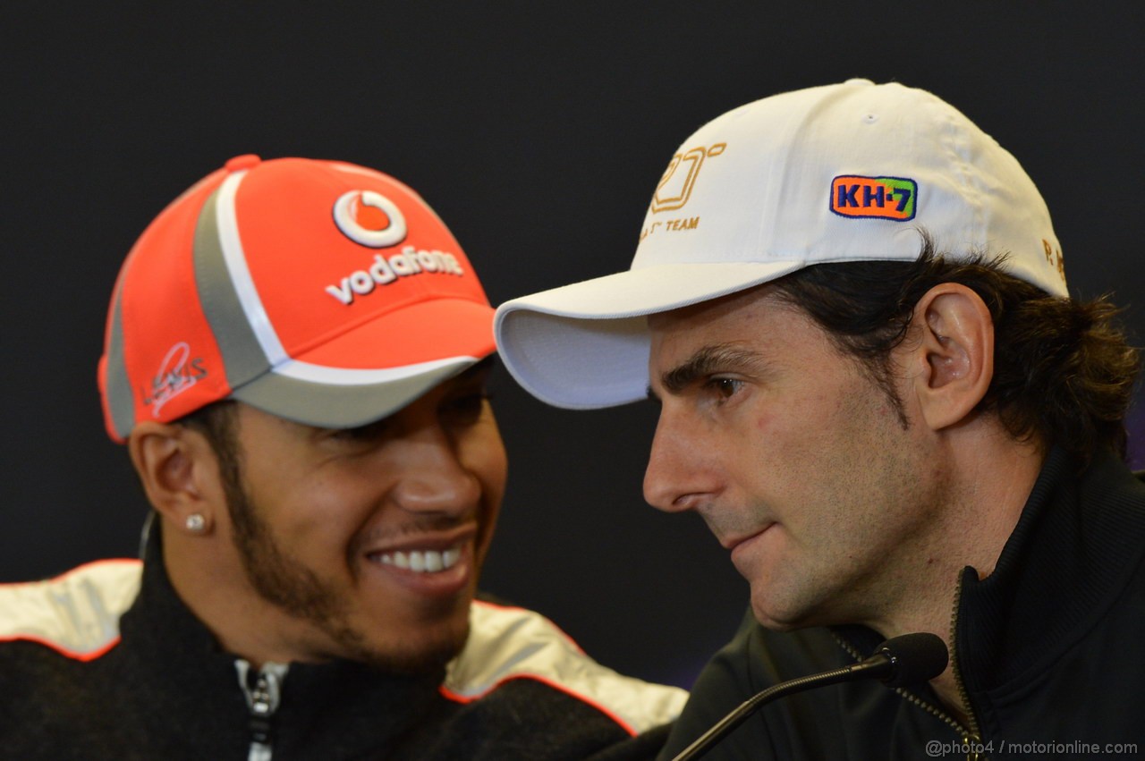 GP USA, 15.11.2012 - Press Conference: Pedro de la Rosa (ESP) HRT Formula 1 Team F112 with Lewis Hamilton (GBR) McLaren Mercedes MP4-27
