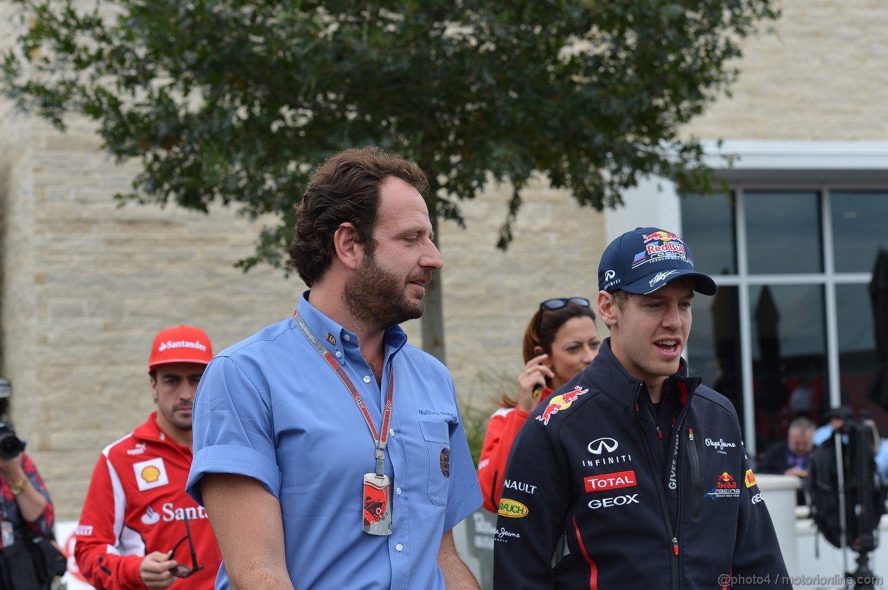 GP USA, 15.11.2012 - Sebastian Vettel (GER) Red Bull Racing RB8 with Matteo Bonciani (ITA) Fia F1  Media Delagate