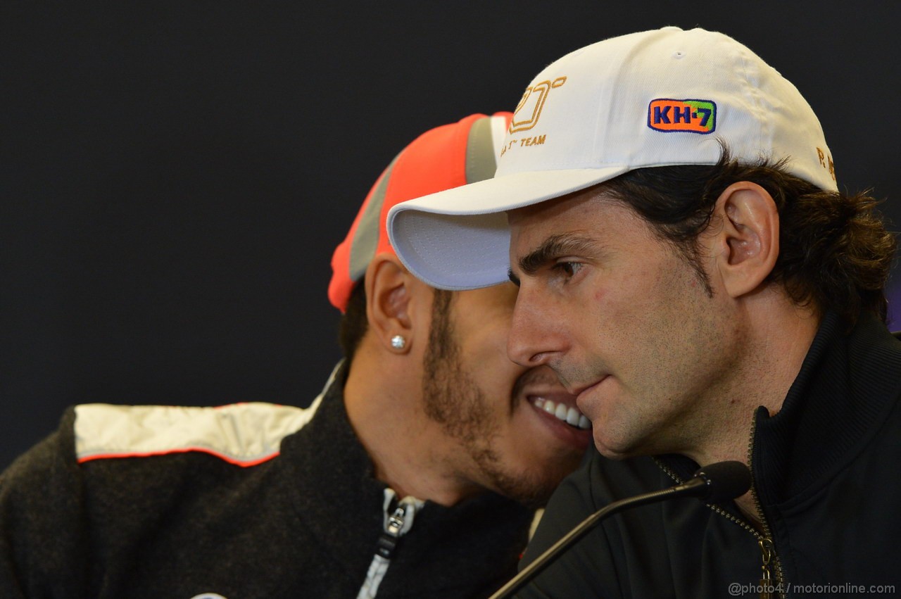 GP USA, 15.11.2012 - Press Conference: Pedro de la Rosa (ESP) HRT Formula 1 Team F112 with Lewis Hamilton (GBR) McLaren Mercedes MP4-27