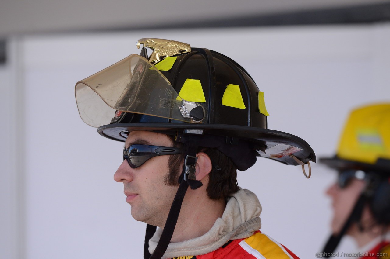 GP USA, 17.11.2012 - Prove Libere 3,  Fireman in Pitlane