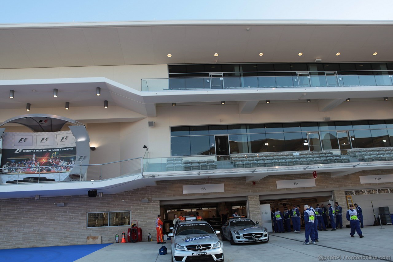 GP USA, 16.11.2012 - The safery Car