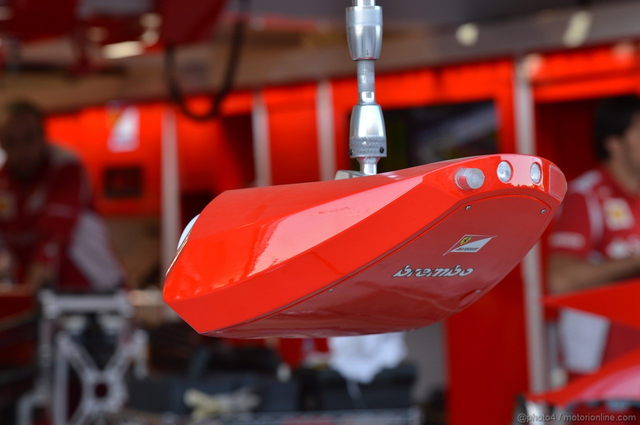 GP USA, 16.11.2012 -  Ferrari's Pitstop Lightway