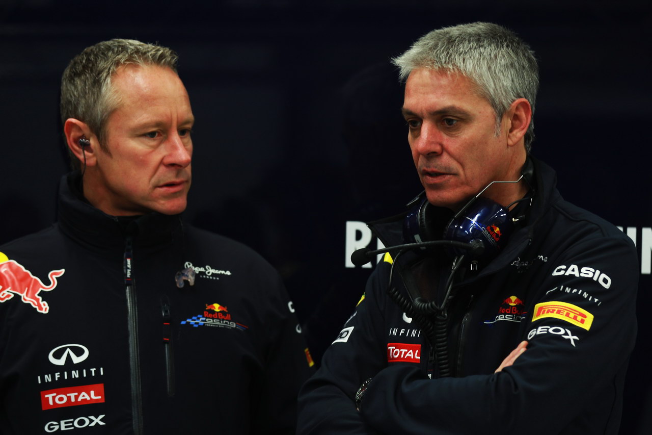 Jerez Test Febbraio 2012, JEREZ DE LA FRONTERA, SPAIN - FEBRUARY 09:  (L-R) Red Bull Racing Team Manager Jonathan Wheatley e Red Bull Racing test team manager Tony Burrows talk in their team garage during day three of Formula One winter testing at the Circuito de Jerez on February 9, 2012 in Jerez de la Frontera, Spain.  (Photo by Mark Thompson/Getty Images)