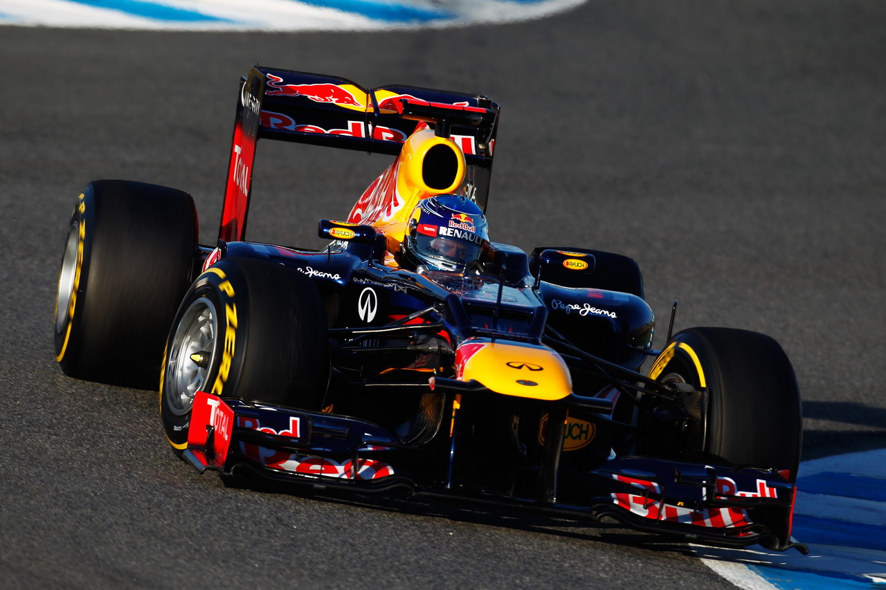 Jerez Test Febbraio 2012, JEREZ DE LA FRONTERA, SPAIN - FEBRUARY 09:  Sebastian Vettel of Germany e Red Bull Racing drives the new Red Bull Racing RB8 during day three of Formula One winter testing at the Circuito de Jerez on February 9, 2012 in Jerez de la Frontera, Spain.  (Photo by Paul Gilham/Getty Images)