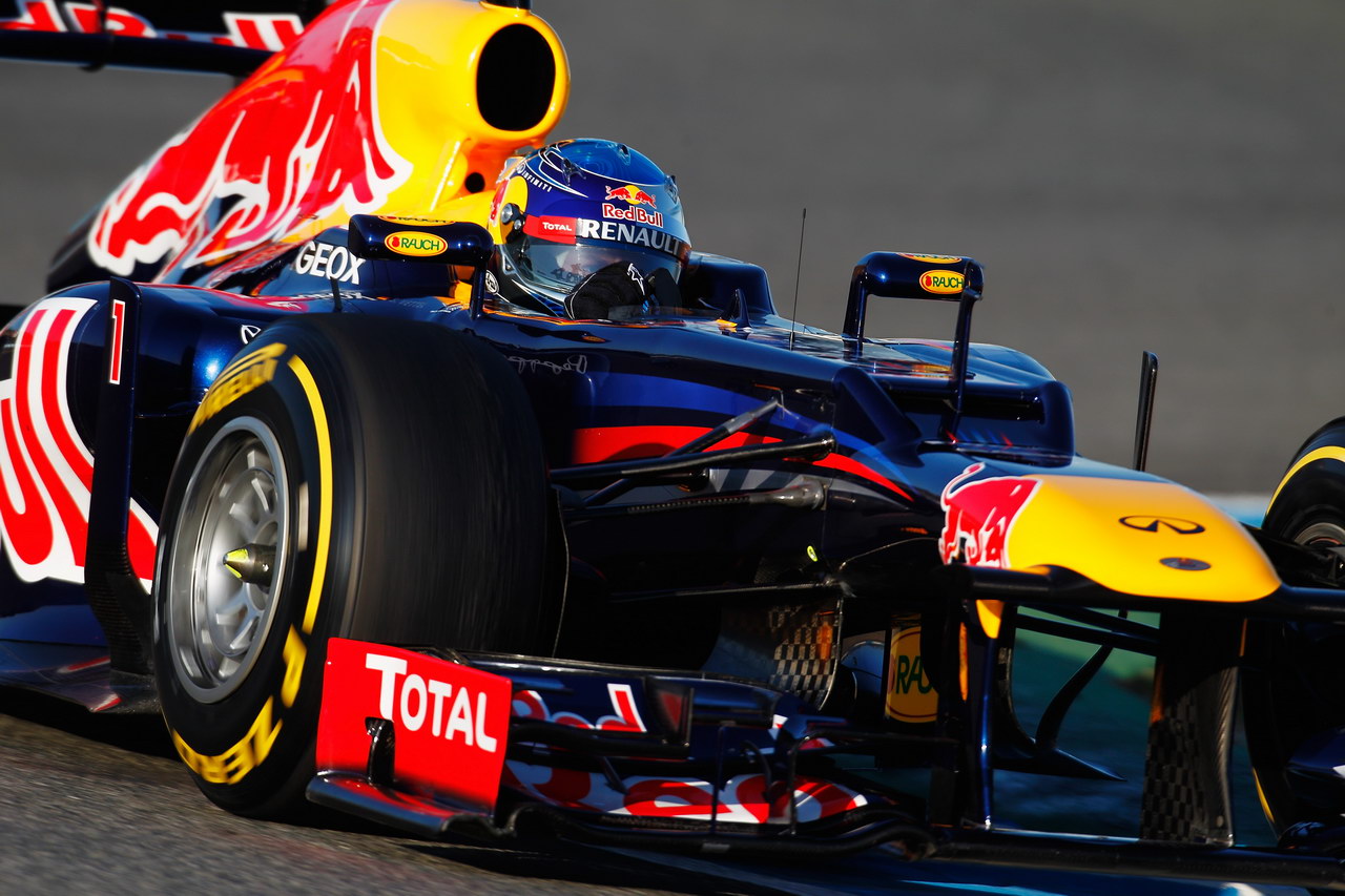 Jerez Test Febbraio 2012, JEREZ DE LA FRONTERA, SPAIN - FEBRUARY 09:  Sebastian Vettel of Germany e Red Bull Racing drives the new Red Bull Racing RB8 during day three of Formula One winter testing at the Circuito de Jerez on February 9, 2012 in Jerez de la Frontera, Spain.  (Photo by Paul Gilham/Getty Images)