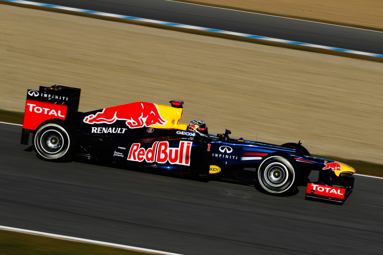 Jerez Test Febbraio 2012, JEREZ DE LA FRONTERA, SPAIN - FEBRUARY 09:  Sebastian Vettel of Germany e Red Bull Racing drives the new Red Bull Racing RB8 during day three of Formula One winter testing at the Circuito de Jerez on February 9, 2012 in Jerez de la Frontera, Spain.  (Photo by Paul Gilham/Getty Images)