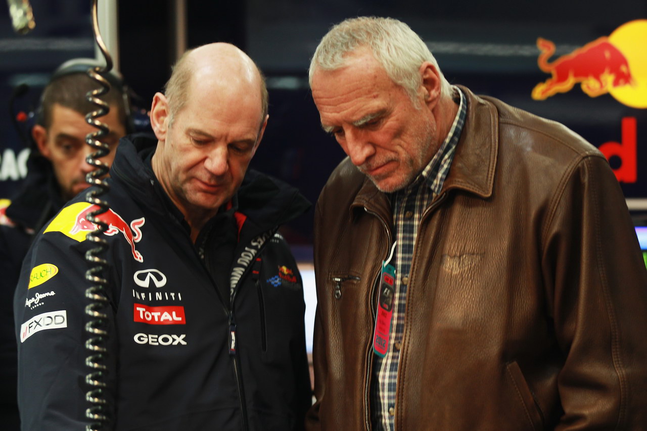 Jerez Test Febbraio 2012, JEREZ DE LA FRONTERA, SPAIN - FEBRUARY 09:  (L-R) Red Bull Racing Chief Technical Officer Adrian Newey talks with Red Bull Racing team owner Dietrich Mateschitz in their team garage during day three of Formula One winter testing at the Circuito de Jerez on February 9, 2012 in Jerez de la Frontera, Spain.  (Photo by Mark Thompson/Getty Images)