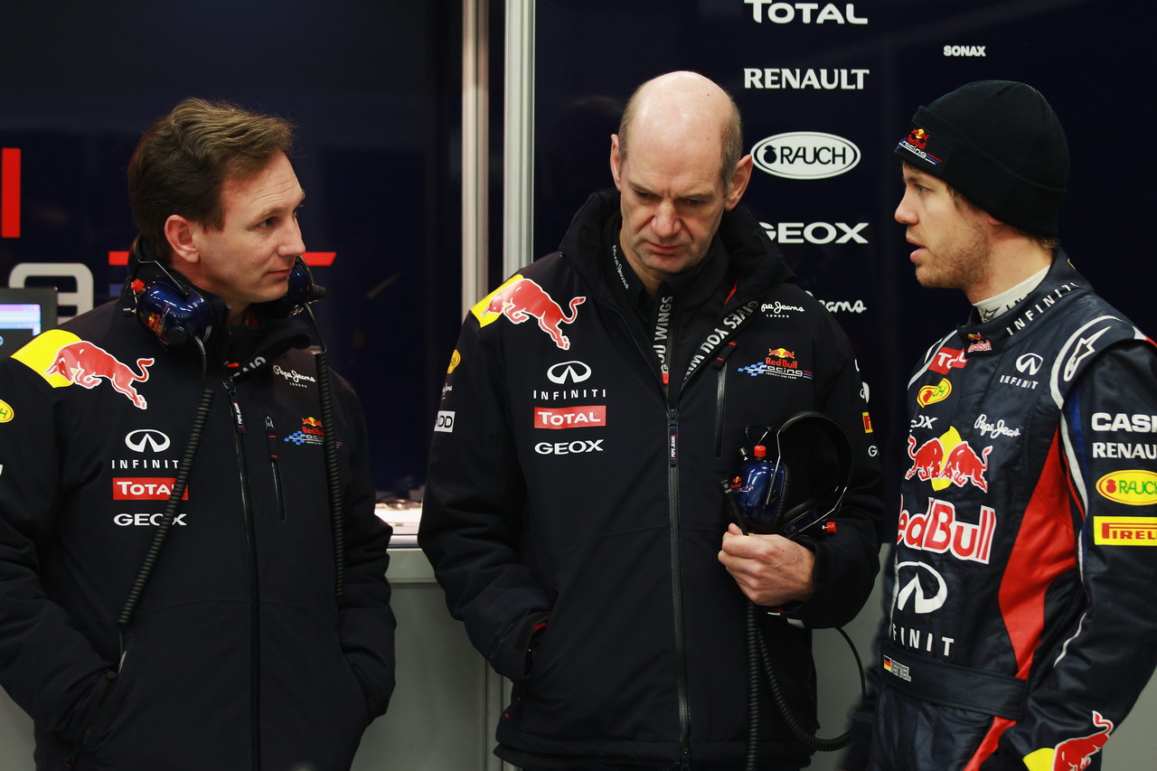 Jerez Test Febbraio 2012, JEREZ DE LA FRONTERA, SPAIN - FEBRUARY 09:  (L-R) Red Bull Racing Team Principal Christian Horner, Red Bull Racing Chief Technical Officer Adrian Newey e  Sebastian Vettel of Germany e Red Bull Racing talk in their team garage during day three of Formula One winter testing at the Circuito de Jerez on February 9, 2012 in Jerez de la Frontera, Spain.  (Photo by Mark Thompson/Getty Images)