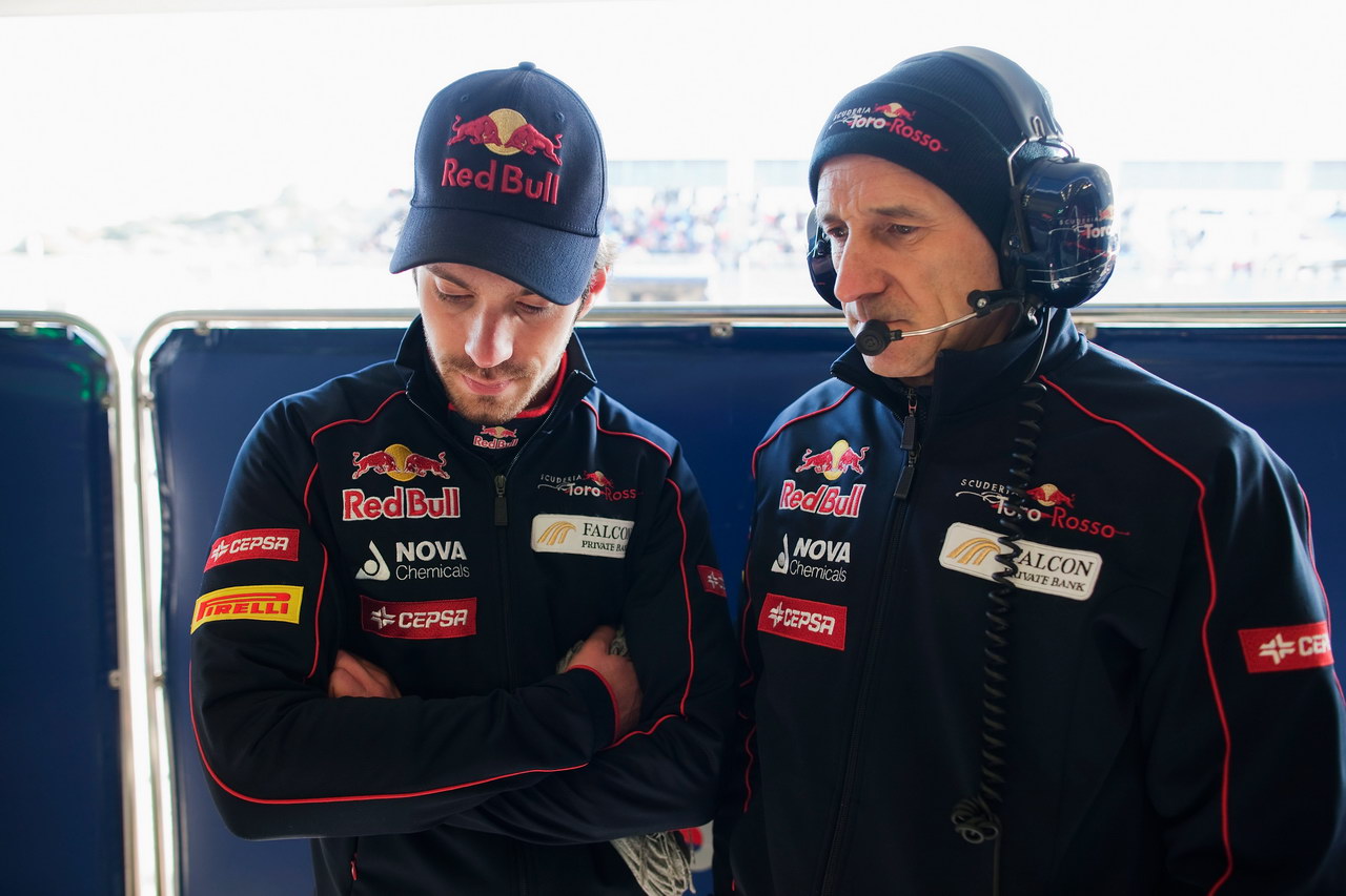 Jerez Test Febbraio 2012, JEREZ DE LA FRONTERA, SPAIN - FEBRUARY 09:  Jean-Eric Vergne (L) of France e Scuderia Toro Rosso talks with Team Principal Franz Tost (R) as he prepares to drive during day three of Formula One winter testing at the Circuito de Jerez on February 9, 2012 in Jerez de la Frontera, Spain.  (Photo by Peter Fox/Getty Images)
