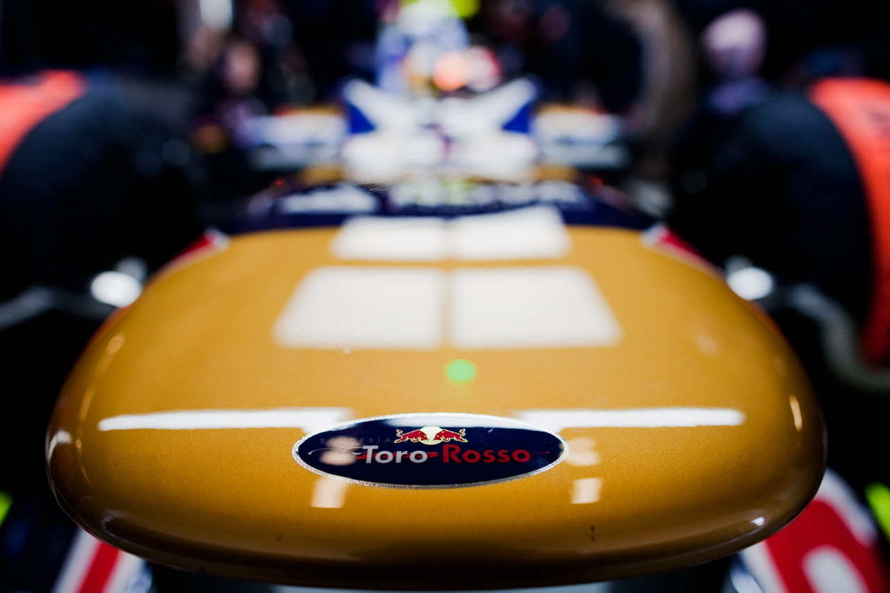 Jerez Test Febbraio 2012, JEREZ DE LA FRONTERA, SPAIN - FEBRUARY 09:  Detail on the nose cone of the Scuderia Toro Rosso STR7 is seen during day three of Formula One winter testing at the Circuito de Jerez on February 9, 2012 in Jerez de la Frontera, Spain.  (Photo by Peter Fox/Getty Images)
