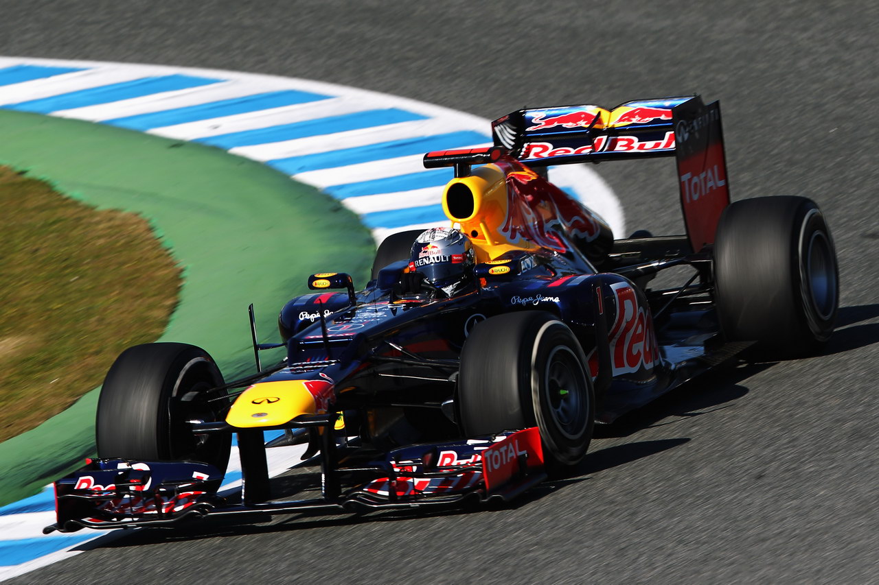 Jerez Test Febbraio 2012, JEREZ DE LA FRONTERA, SPAIN - FEBRUARY 09:  Sebastian Vettel of Germany e Red Bull Racing drives during day three of Formula One winter testing at the Circuito de Jerez on February 9, 2012 in Jerez de la Frontera, Spain.  (Photo by Mark Thompson/Getty Images)