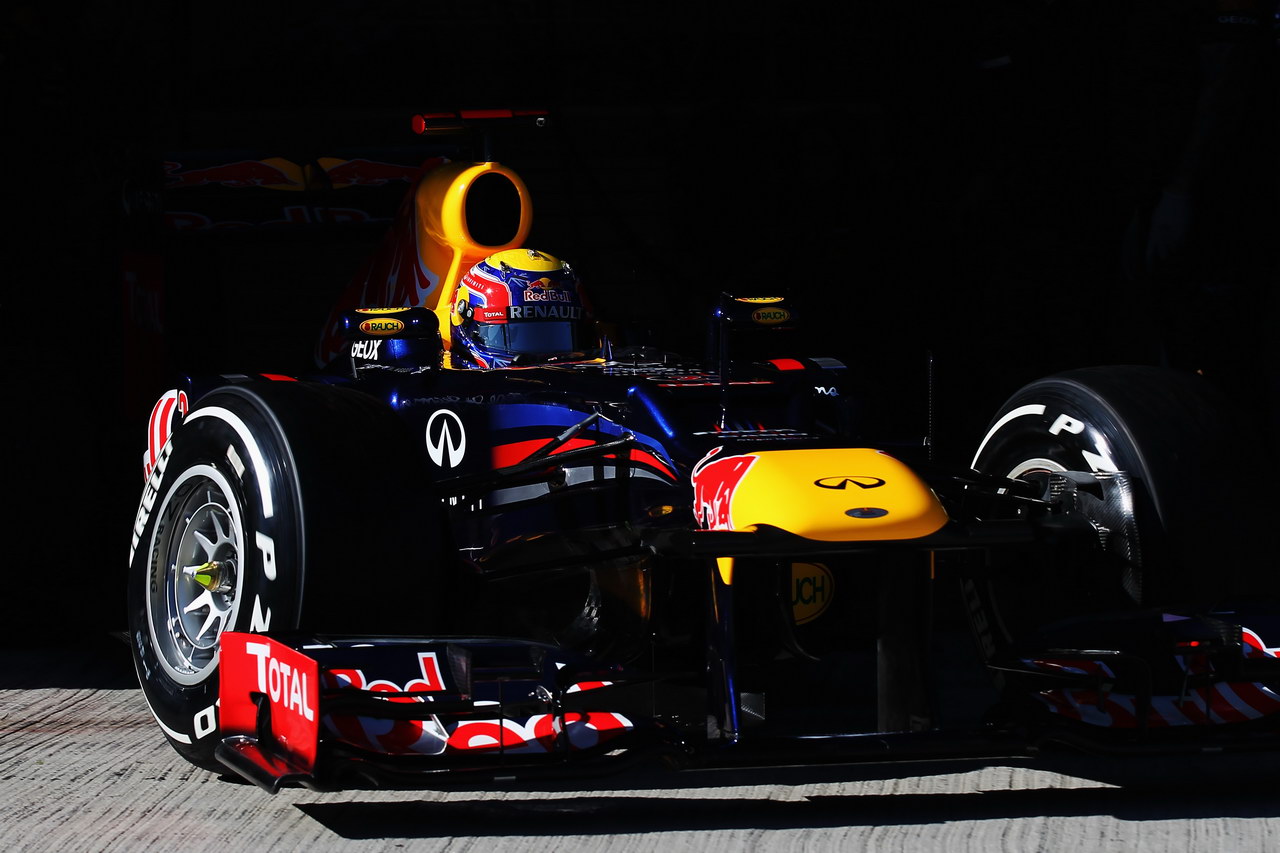 Jerez Test Febbraio 2012, JEREZ DE LA FRONTERA, SPAIN - FEBRUARY 07:  Mark Webber of Australia e Red Bull Racing exits his team garage as he prepares to drive the new Red Bull Racing RB8 during Formula One winter testing at the Circuito de Jerez on February 7, 2012 in Jerez de la Frontera, Spain.  (Photo by Mark Thompson/Getty Images)