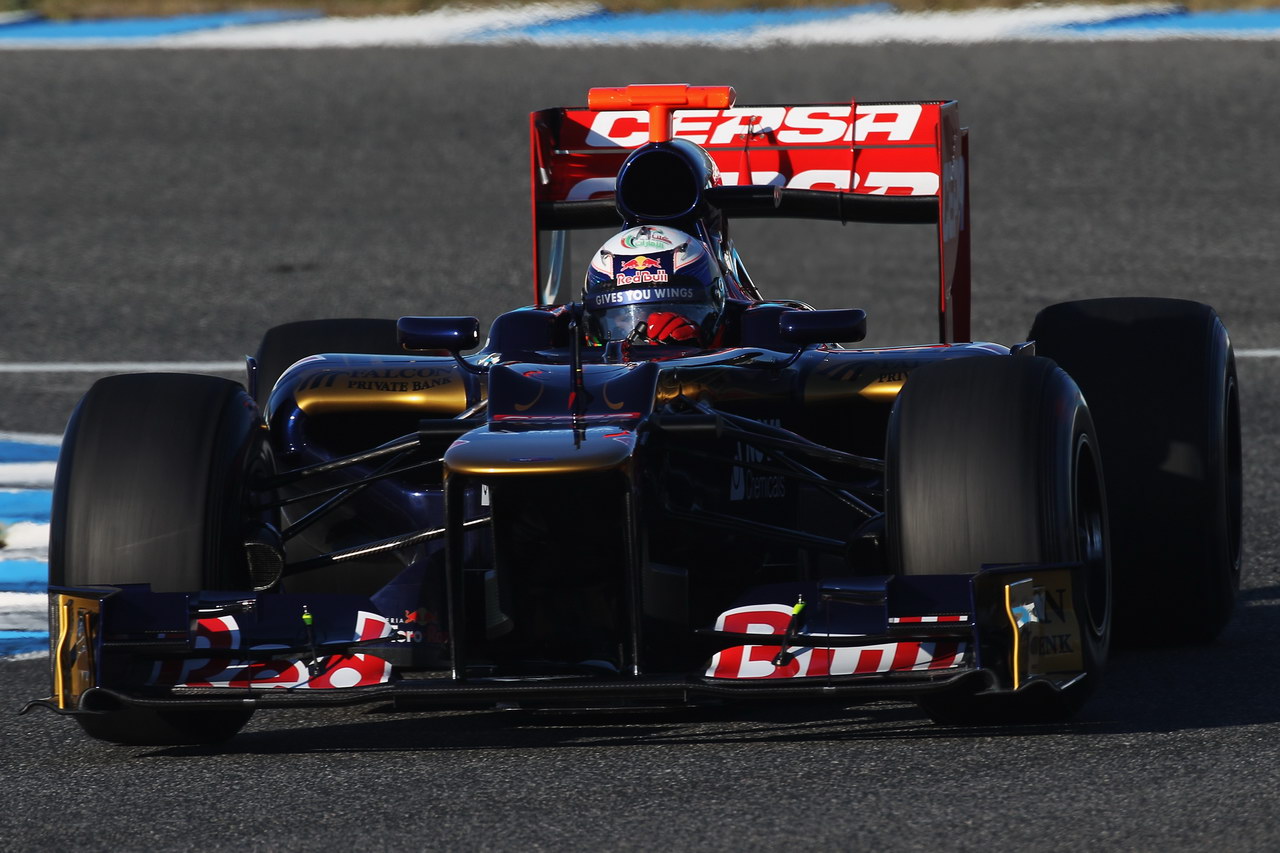 Jerez Test Febbraio 2012, JEREZ DE LA FRONTERA, SPAIN - FEBRUARY 07:  Scuderia Toro Rosso driver Daniel Ricciardo of Australia drives the new STR7 during Formula One winter testing at the Circuito de Jerez on February 7, 2012 in Jerez de la Frontera, Spain.  (Photo by Mark Thompson/Getty Images)