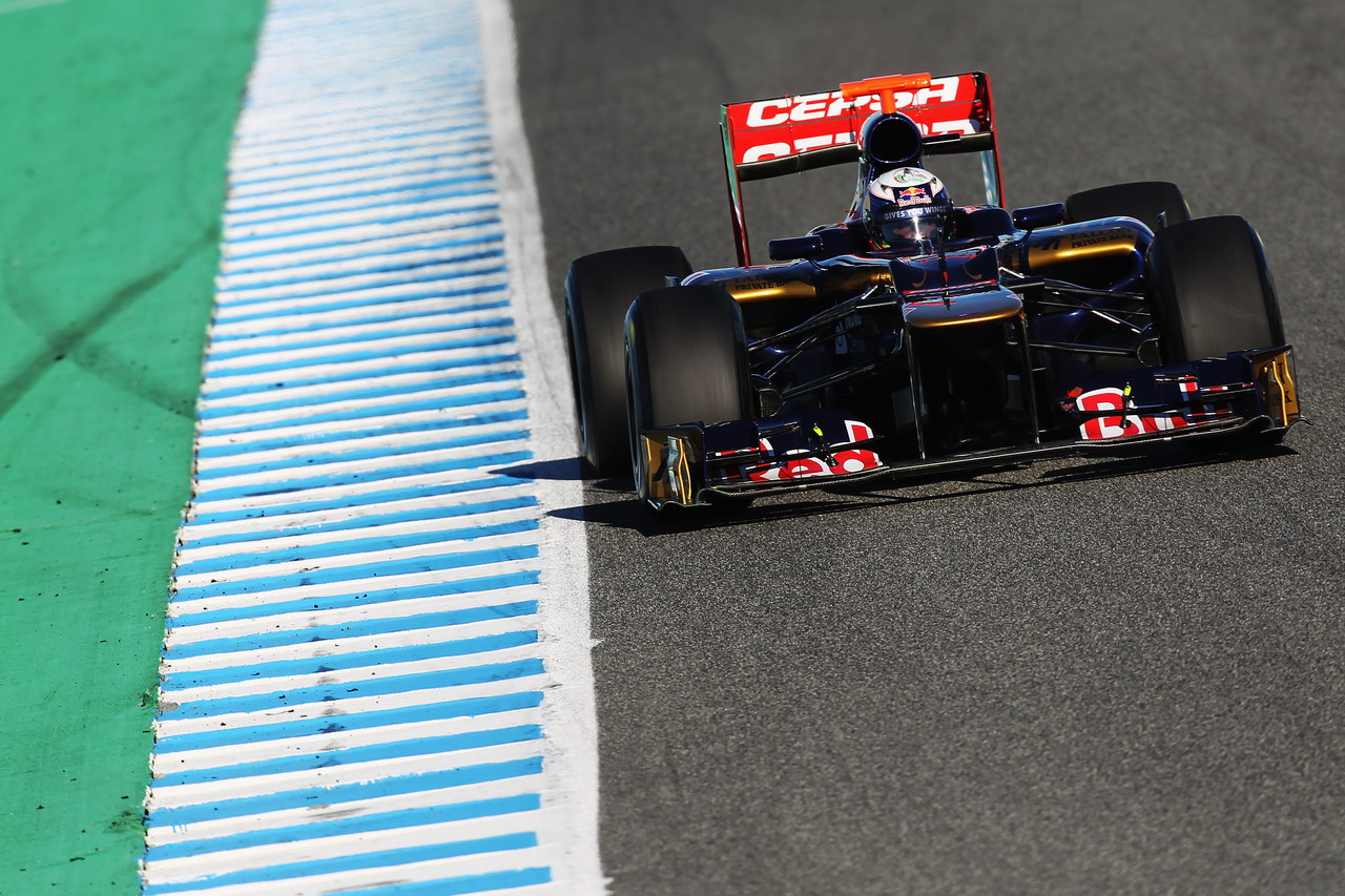 Jerez Test Febbraio 2012, JEREZ DE LA FRONTERA, SPAIN - FEBRUARY 08:  Daniel Ricciardo of Australia e Scuderia Toro Rosso drives during day two of Formula One winter testing at the Circuito de Jerez on February 8, 2012 in Jerez de la Frontera, Spain.  (Photo by Mark Thompson/Getty Images)