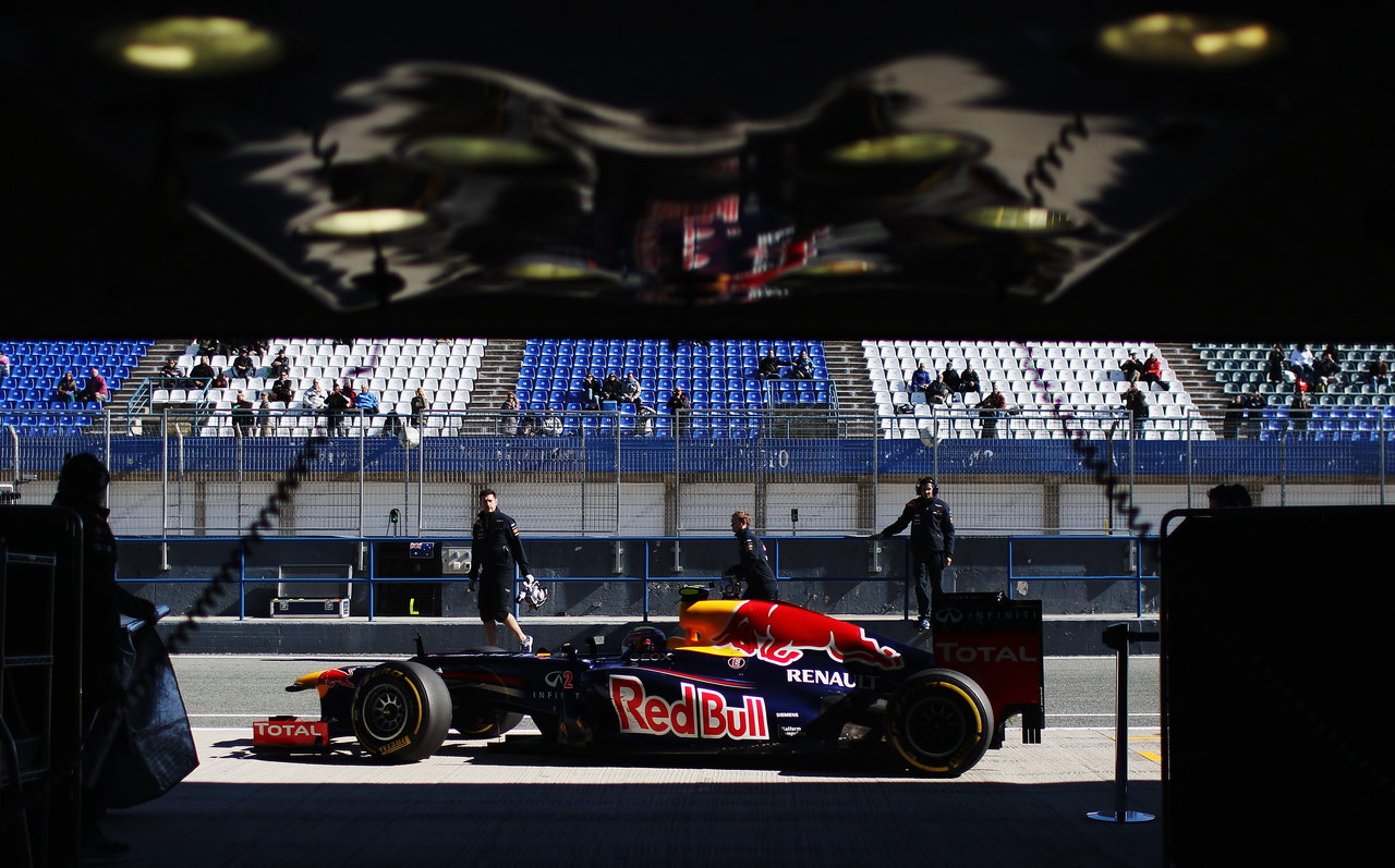 Jerez Test Febbraio 2012, JEREZ DE LA FRONTERA, SPAIN - FEBRUARY 08:  Mark Webber of Australia e Red Bull Racing is pushed back into his team garage after driving during day two of Formula One winter testing at the Circuito de Jerez on February 8, 2012 in Jerez de la Frontera, Spain.  (Photo by Mark Thompson/Getty Images)