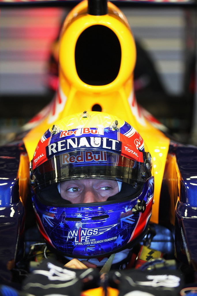 Jerez Test Febbraio 2012, JEREZ DE LA FRONTERA, SPAIN - FEBRUARY 08:  Mark Webber of Australia e Red Bull Racing prepares to drive during day two of Formula One winter testing at the Circuito de Jerez on February 8, 2012 in Jerez de la Frontera, Spain.  (Photo by Mark Thompson/Getty Images)