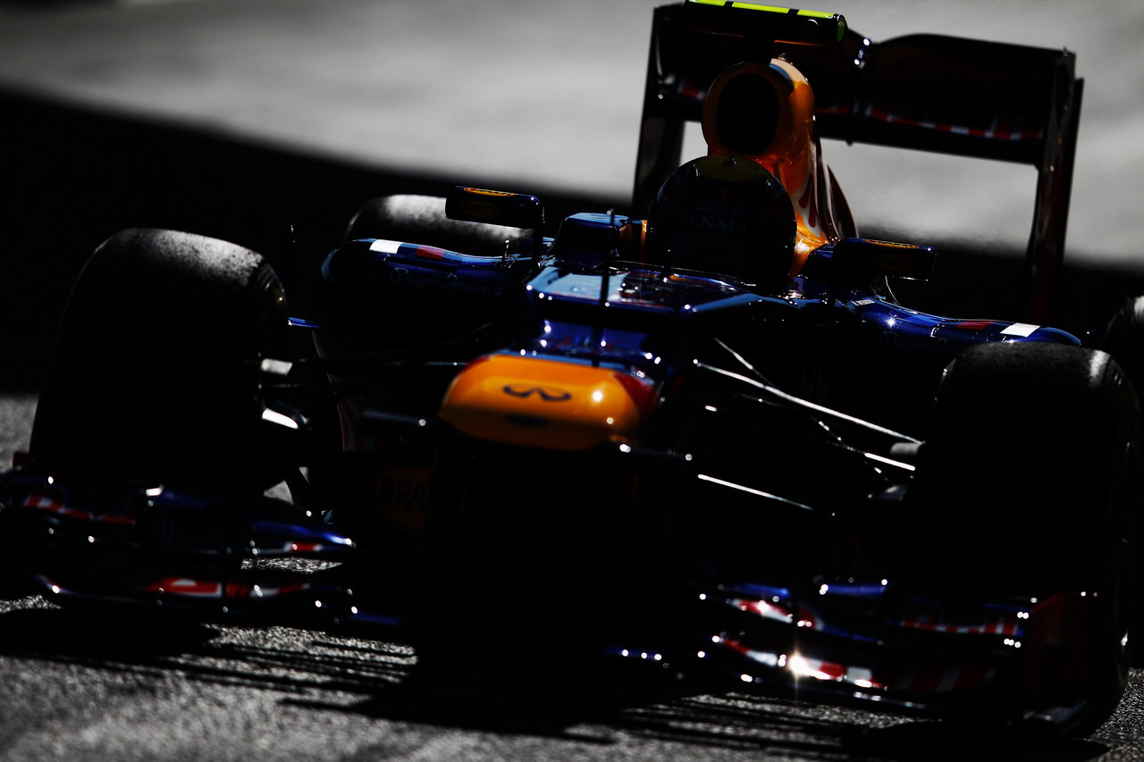 Jerez Test Febbraio 2012, JEREZ DE LA FRONTERA, SPAIN - FEBRUARY 08:  Mark Webber of Australia e Red Bull Racing drives down the pitlane during day two of Formula One winter testing at the Circuito de Jerez on February 8, 2012 in Jerez de la Frontera, Spain.  (Photo by Paul Gilham/Getty Images)