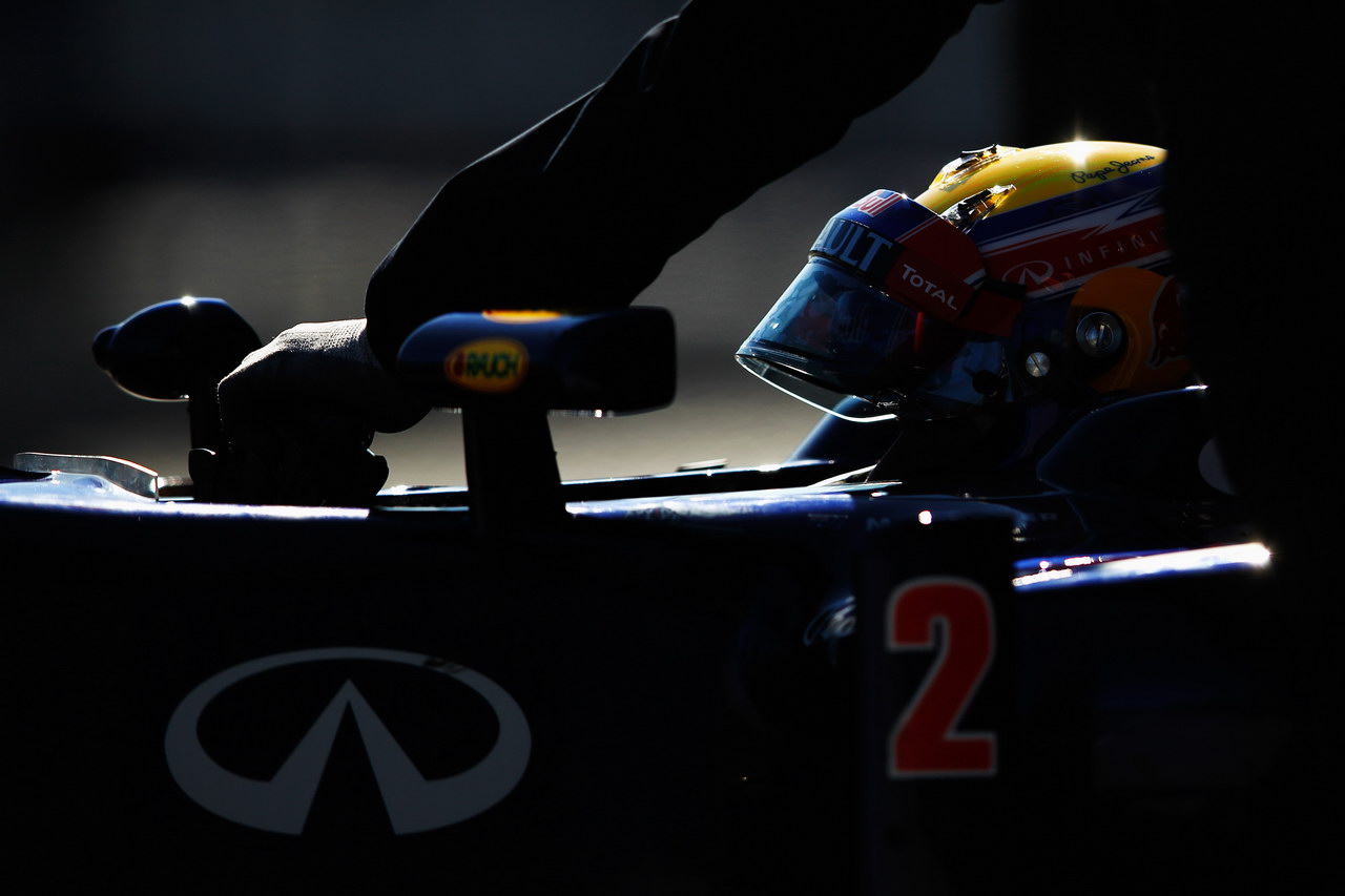 Jerez Test Febbraio 2012, JEREZ DE LA FRONTERA, SPAIN - FEBRUARY 08:  Mark Webber of Australia e Red Bull Racing is pushed back into his team garage after driving during day two of Formula One winter testing at the Circuito de Jerez on February 8, 2012 in Jerez de la Frontera, Spain.  (Photo by Paul Gilham/Getty Images)