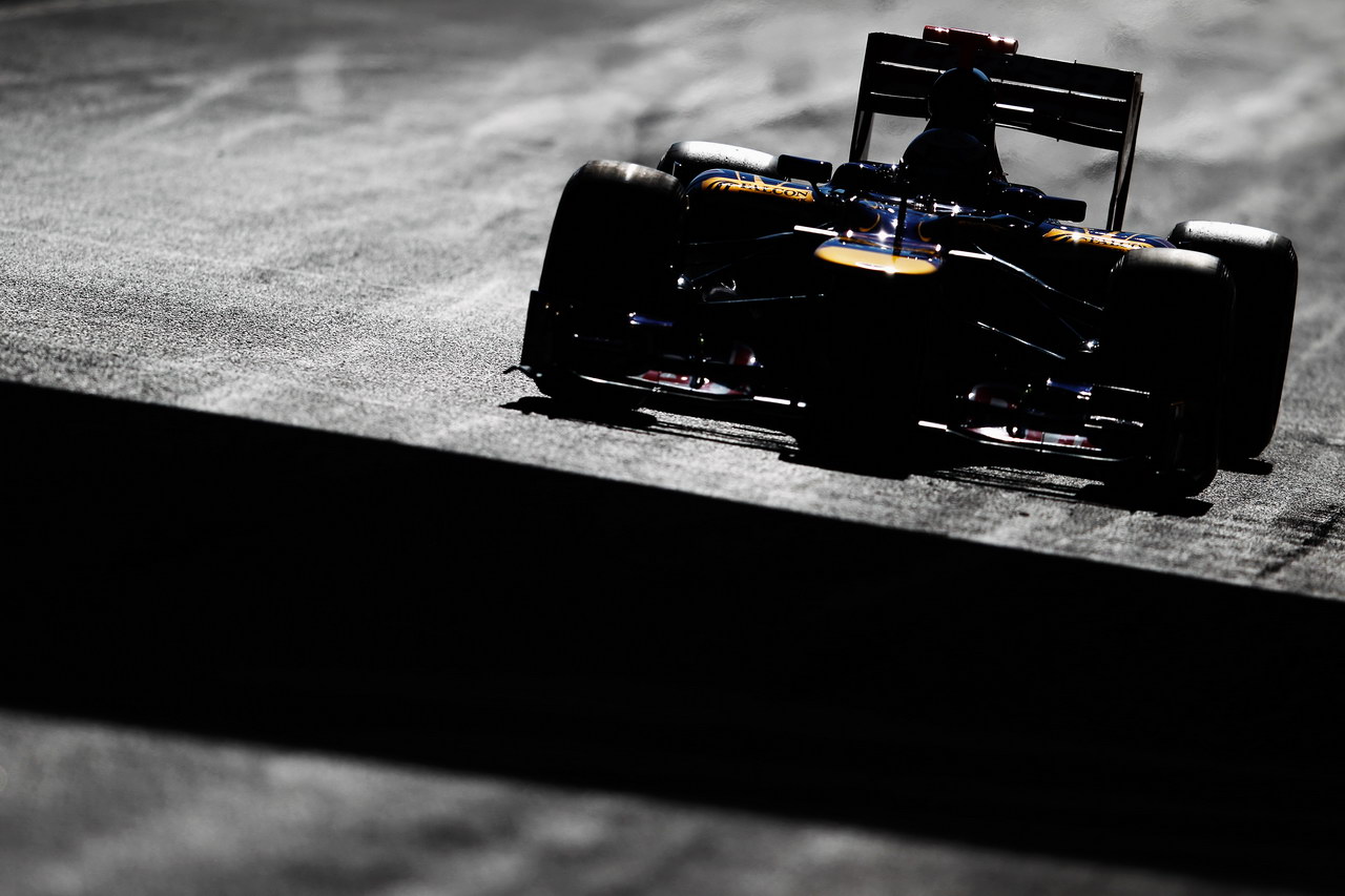 Jerez Test Febbraio 2012, JEREZ DE LA FRONTERA, SPAIN - FEBRUARY 08:  Daniel Ricciardo of Australia e Scuderia Toro Rosso drives down the pitlane during day two of Formula One winter testing at the Circuito de Jerez on February 8, 2012 in Jerez de la Frontera, Spain.  (Photo by Paul Gilham/Getty Images)