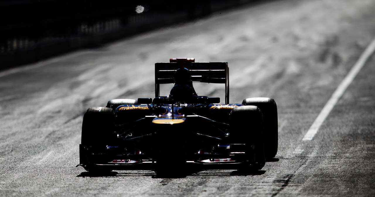 Jerez Test Febbraio 2012, JEREZ DE LA FRONTERA, SPAIN - FEBRUARY 08:  Daniel Ricciardo of Australia e Scuderia Toro Rosso drives down the pitlane during day two of Formula One winter testing at the Circuito de Jerez on February 8, 2012 in Jerez de la Frontera, Spain.  (Photo by Paul Gilham/Getty Images)