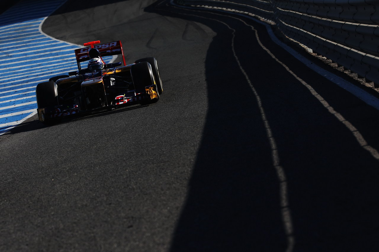 Jerez Test Febbraio 2012, JEREZ DE LA FRONTERA, SPAIN - FEBRUARY 08:  Daniel Ricciardo of Australia e Scuderia Toro Rosso drives during day two of Formula One winter testing at the Circuito de Jerez on February 8, 2012 in Jerez de la Frontera, Spain.  (Photo by Mark Thompson/Getty Images)