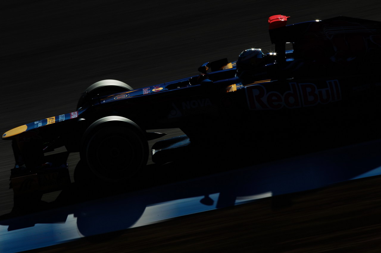 Jerez Test Febbraio 2012, JEREZ DE LA FRONTERA, SPAIN - FEBRUARY 08:  Daniel Ricciardo of Australia e Scuderia Toro Rosso drives during day two of Formula One winter testing at the Circuito de Jerez on February 8, 2012 in Jerez de la Frontera, Spain.  (Photo by Paul Gilham/Getty Images)