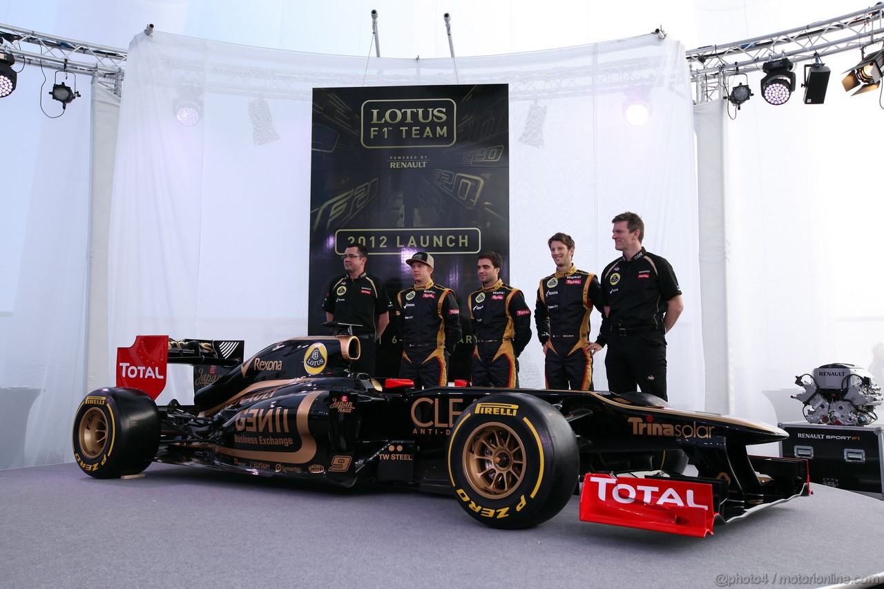 Lotus E20, Eric Boullier (FRA), Team Principal, Lotus Renault GP with Kimi Raikkonen, Jerome d'Ambrosio (BEL),  Lotus Renault F1 Team, Romain Grosjean (FRA), Lotus Renault F1 Team e James Allison, Lotus Renault F1 Team Technical director - Lotus F1 Team E20 Launch 