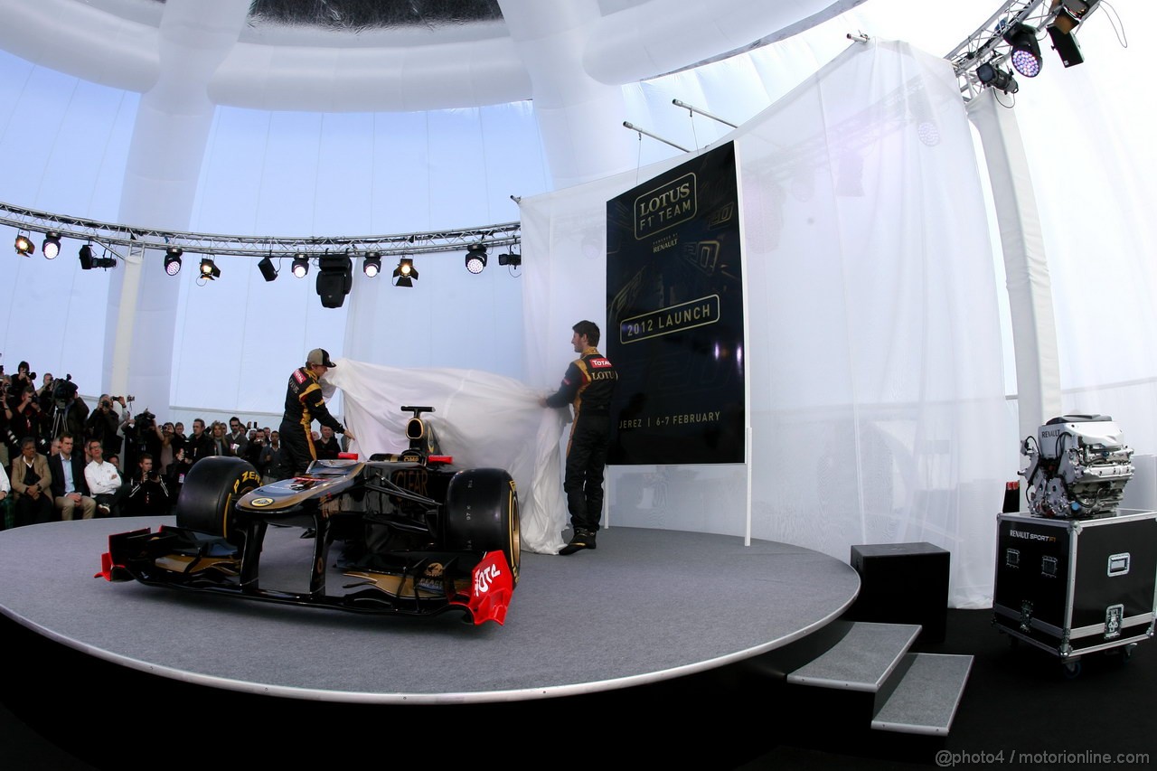 Lotus E20, 
Romain Grosjean (FRA), Lotus Renault GP e Kimi Raikkonen (FIN), Team Lotus Renault GP  - Lotus F1 Team E20 Launch 