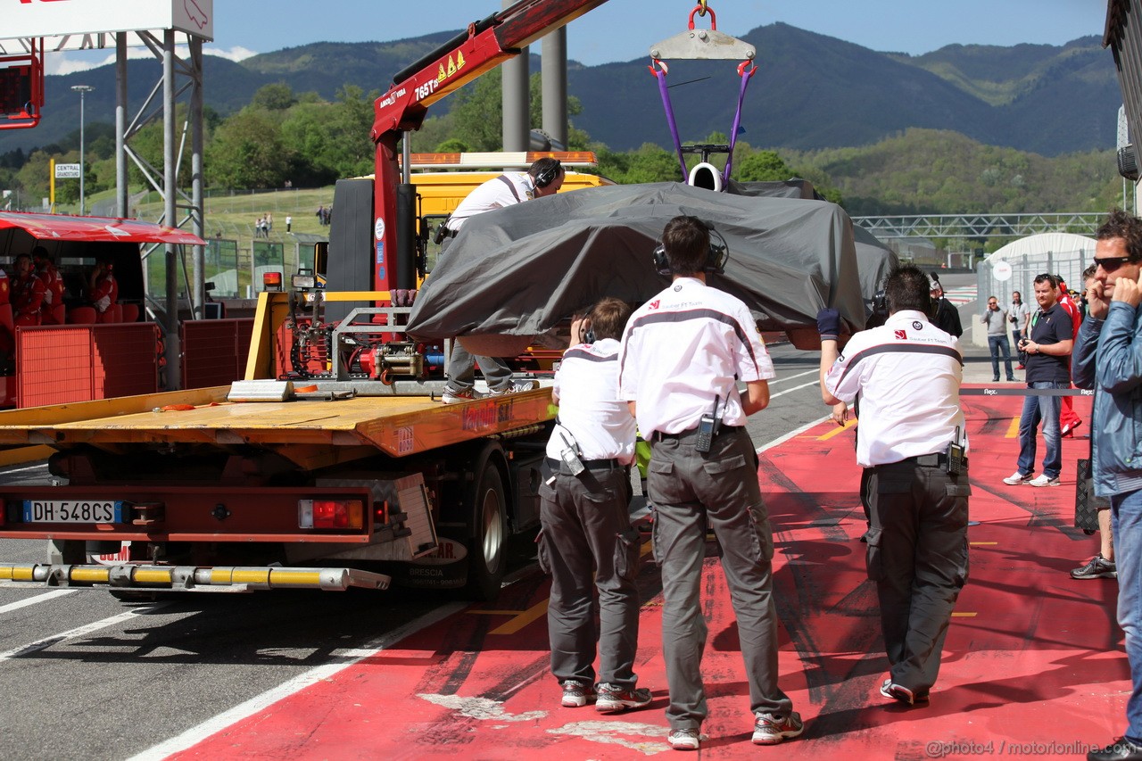 Mugello Test Maggio 2012, Kamui Kobayashi (JAP), Sauber F1 Team went off the track e the car was taken back to the pits 
02.05.2012. Formula 1 World Championship, Testing, Mugello, Italy 
 