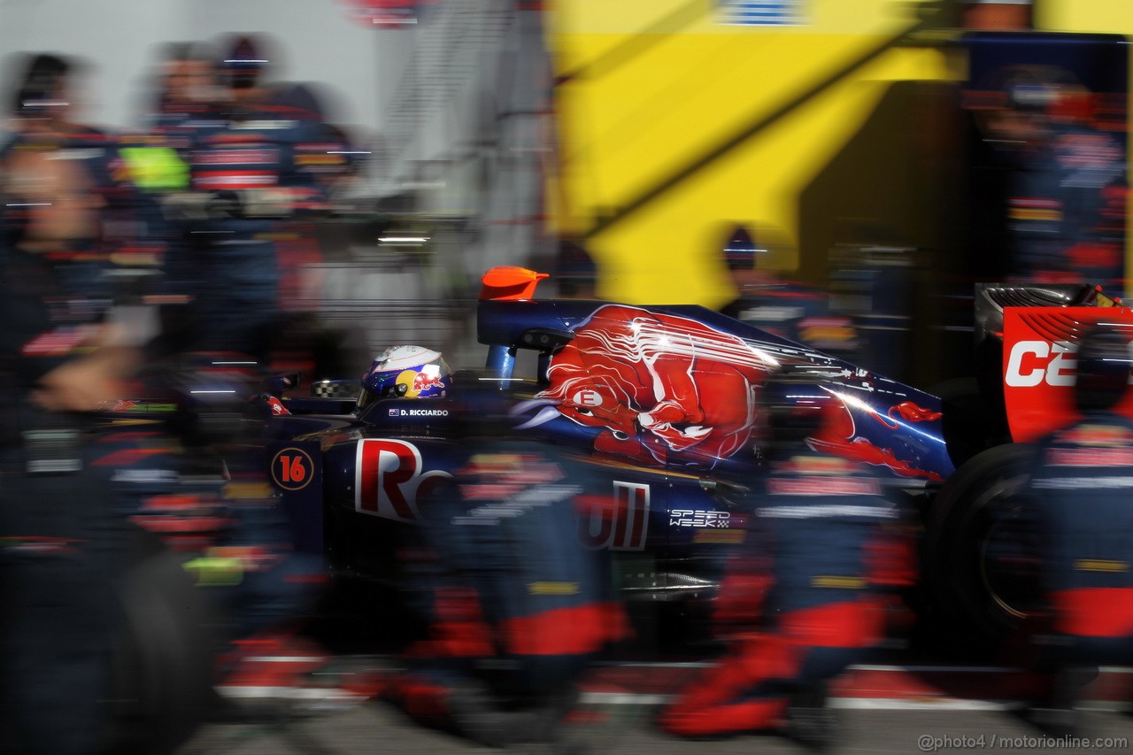 Mugello Test Maggio 2012, Daniel Ricciardo (AUS), Scuderia Toro Rosso pit stop 
02.05.2012. Formula 1 World Championship, Testing, Mugello, Italy 
 