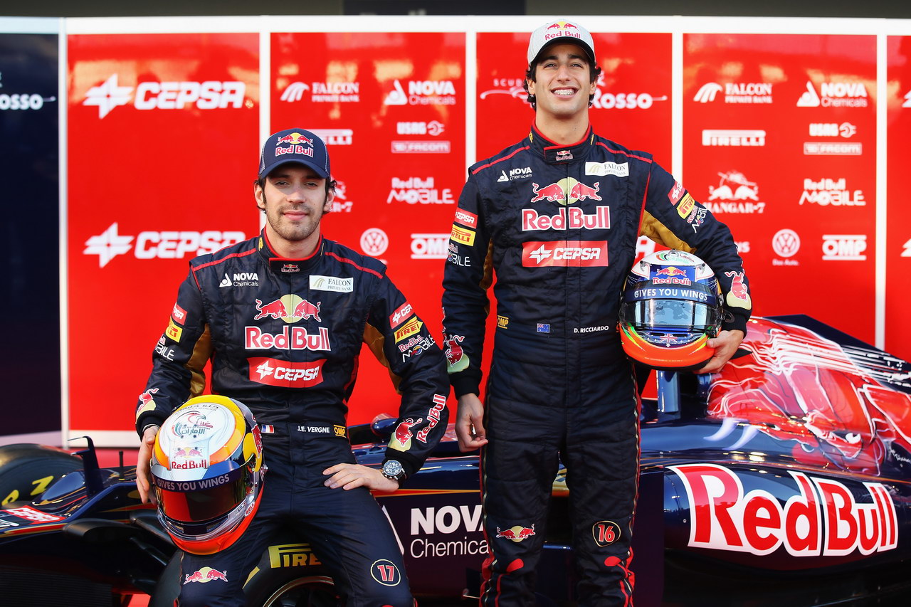 Toro Rosso STR7, JEREZ DE LA FRONTERA, SPAIN - FEBRUARY 06:  Scuderia Toro Rosso drivers Jean-Eric Vergne (L) of France e Daniel Ricciardo (R) of Australia attend the unveiling of the new Scuderia Toro Rosso STR7 at the Circuito de Jerez on February 6, 2012 in Jerez de la Frontera, Spain.  (Photo by Mark Thompson/Getty Images)