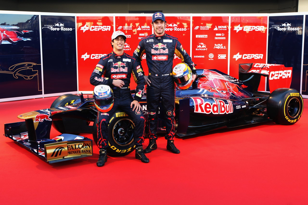 Toro Rosso STR7, JEREZ DE LA FRONTERA, SPAIN - FEBRUARY 06:  Scuderia Toro Rosso drivers Jean-Eric Vergne (R) of France e Daniel Ricciardo (L) of Australia attend the unveiling of the new Scuderia Toro Rosso STR7 at the Circuito de Jerez on February 6, 2012 in Jerez de la Frontera, Spain.  (Photo by Mark Thompson/Getty Images)