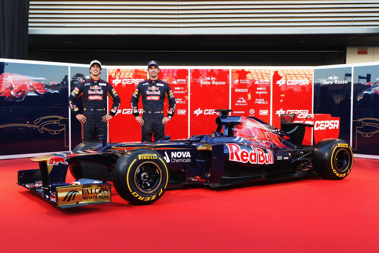 Toro Rosso STR7, JEREZ DE LA FRONTERA, SPAIN - FEBRUARY 06:  Scuderia Toro Rosso drivers Jean-Eric Vergne (R) of France e Daniel Ricciardo (L) of Australia attend the unveiling of the new Scuderia Toro Rosso STR7 at the Circuito de Jerez on February 6, 2012 in Jerez de la Frontera, Spain.  (Photo by Mark Thompson/Getty Images)