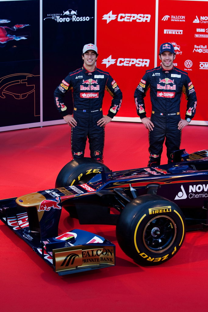 Toro Rosso STR7, JEREZ DE LA FRONTERA, SPAIN - FEBRUARY 06:  Scuderia Toro Rosso drivers Jean-Eric Vergne (R) of France e Daniel Ricciardo (L) of Australia attend the unveiling of the new Scuderia Toro Rosso STR7 at the Circuito de Jerez on February 6, 2012 in Jerez de la Frontera, Spain.  (Photo by Peter Fox/Getty Images)