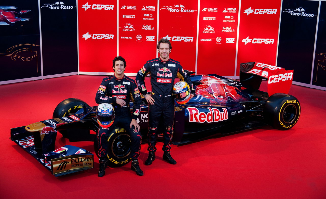 Toro Rosso STR7, JEREZ DE LA FRONTERA, SPAIN - FEBRUARY 06:  Scuderia Toro Rosso drivers Jean-Eric Vergne (R) of France e Daniel Ricciardo (L) of Australia attend the unveiling of the new Scuderia Toro Rosso STR7 at the Circuito de Jerez on February 6, 2012 in Jerez de la Frontera, Spain.  (Photo by Peter Fox/Getty Images)