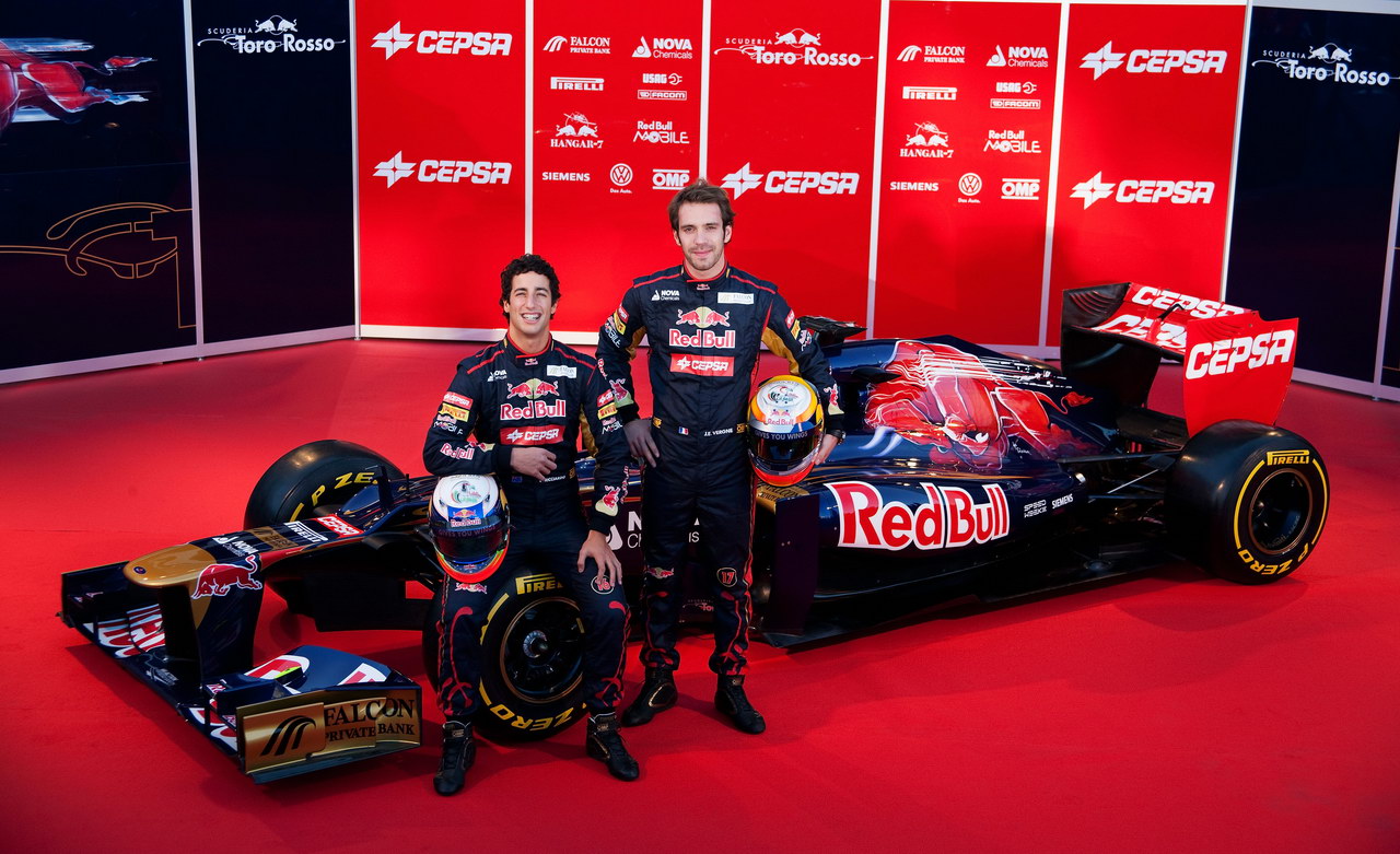 Toro Rosso STR7, JEREZ DE LA FRONTERA, SPAIN - FEBRUARY 06:  Scuderia Toro Rosso drivers Jean-Eric Vergne (R) of France e Daniel Ricciardo (L) of Australia attend the unveiling of the new Scuderia Toro Rosso STR7 at the Circuito de Jerez on February 6, 2012 in Jerez de la Frontera, Spain.  (Photo by Peter Fox/Getty Images)