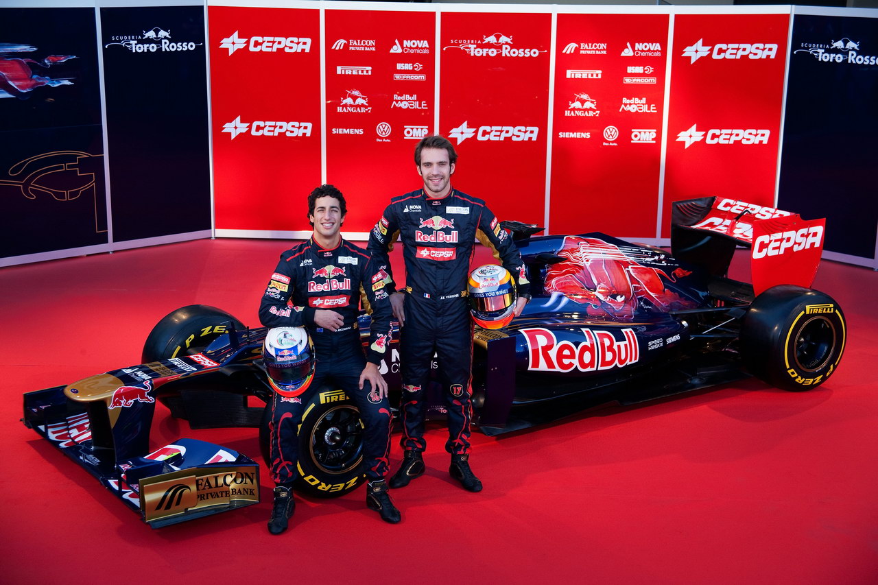 Toro Rosso STR7, JEREZ DE LA FRONTERA, SPAIN - FEBRUARY 06:  Scuderia Toro Rosso drivers Jean-Eric Vergne (R) of France e Daniel Ricciardo (L) of Australia attend the unveiling of the new Scuderia Toro Rosso STR7 at the Circuito de Jerez on February 6, 2012 in Jerez de la Frontera, Spain.  (Photo by Peter Fox/Getty Images)