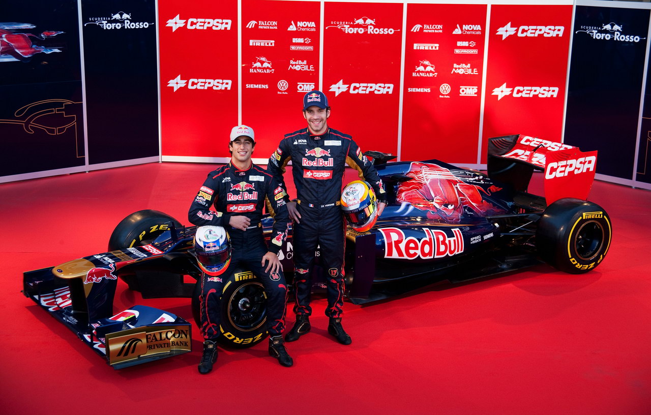 Toro Rosso STR7, JEREZ DE LA FRONTERA, SPAIN - FEBRUARY 06:  Scuderia Toro Rosso drivers Jean-Eric Vergne (R) of France e Daniel Ricciardo (L) of Australia attend the unveiling of the new Scuderia Toro Rosso STR7 at the Circuito de Jerez on February 6, 2012 in Jerez de la Frontera, Spain.  (Photo by Peter Fox/Getty Images)
