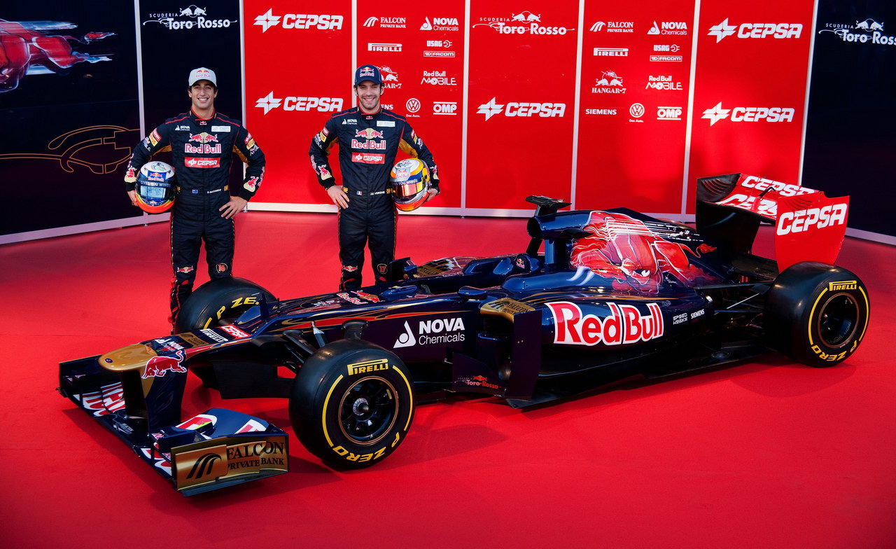 Toro Rosso STR7, JEREZ DE LA FRONTERA, SPAIN - FEBRUARY 06: Scuderia Toro Rosso drivers Jean-Eric Vergne (R) of France e Daniel Ricciardo (L) of Australia attend the unveiling of the new Scuderia Toro Rosso STR7 at the Circuito de Jerez on February 6, 2012 in Jerez de la Frontera, Spain. (Photo by Peter Fox/Getty Images)