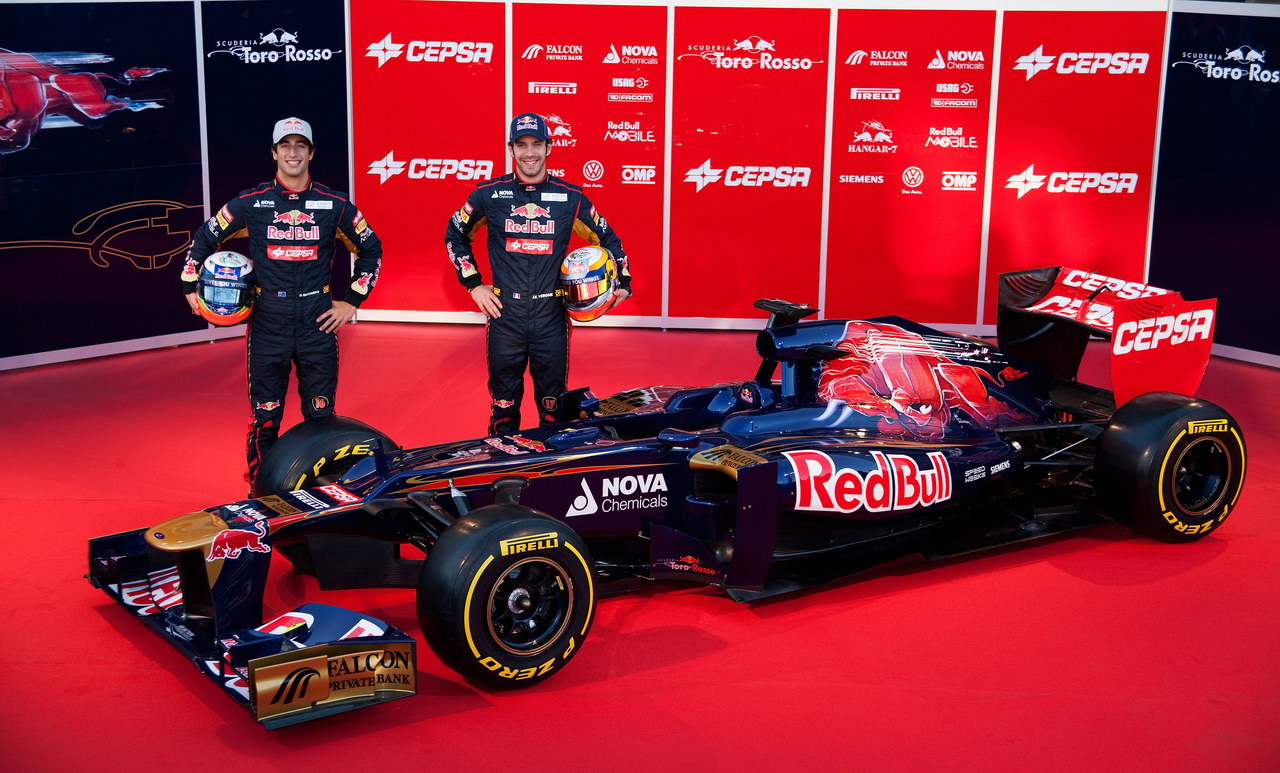 Toro Rosso STR7, JEREZ DE LA FRONTERA, SPAIN - FEBRUARY 06:  Scuderia Toro Rosso drivers Jean-Eric Vergne (R) of France e Daniel Ricciardo (L) of Australia attend the unveiling of the new Scuderia Toro Rosso STR7 at the Circuito de Jerez on February 6, 2012 in Jerez de la Frontera, Spain.  (Photo by Peter Fox/Getty Images)