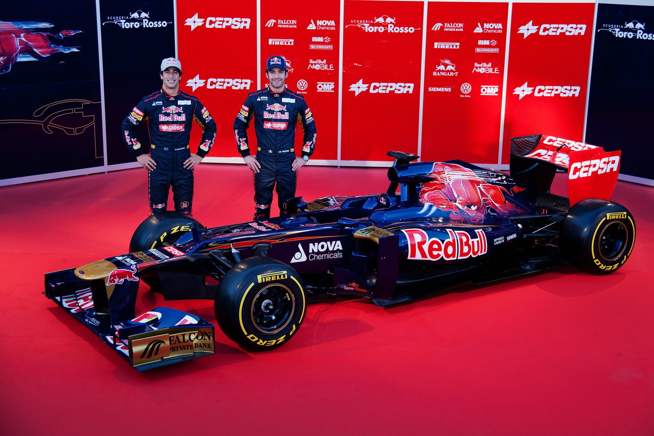 Toro Rosso STR7, JEREZ DE LA FRONTERA, SPAIN - FEBRUARY 06:  Scuderia Toro Rosso drivers Jean-Eric Vergne (R) of France e Daniel Ricciardo (L) of Australia attend the unveiling of the new Scuderia Toro Rosso STR7 at the Circuito de Jerez on February 6, 2012 in Jerez de la Frontera, Spain.  (Photo by Peter Fox/Getty Images)